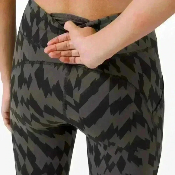 NWT Lululemon Invigorate High Rise Tight 25" Leggings  Size 2 - Picture 4 of 6